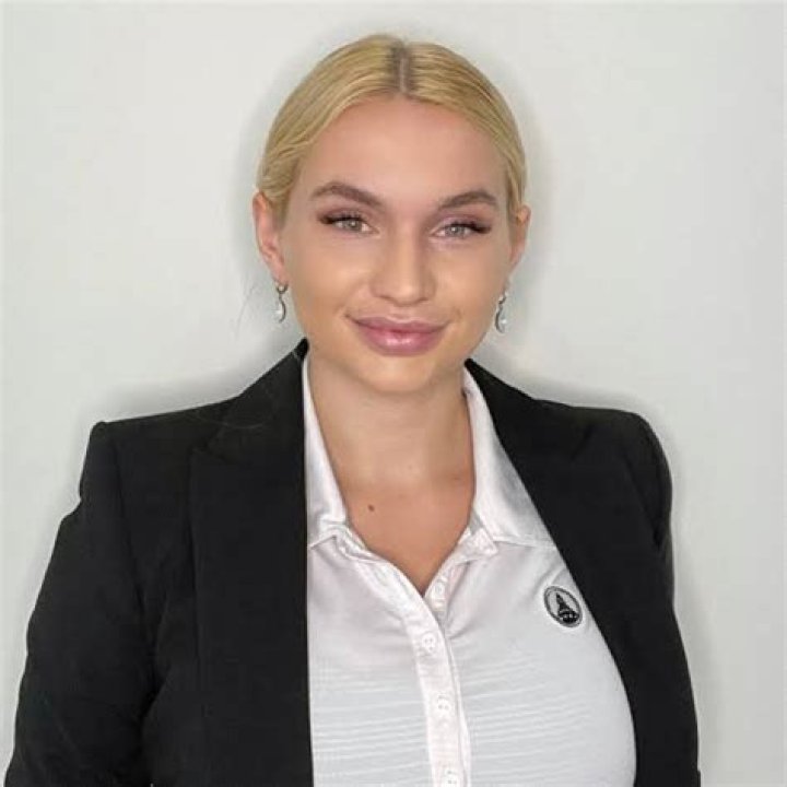 Age, Net Worth, Boyfriend, Height And Career Of Zoie Burgher ·