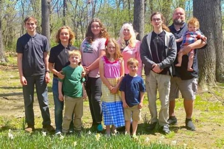 Husband Travis Shane Stewart, Parents Siblings ·