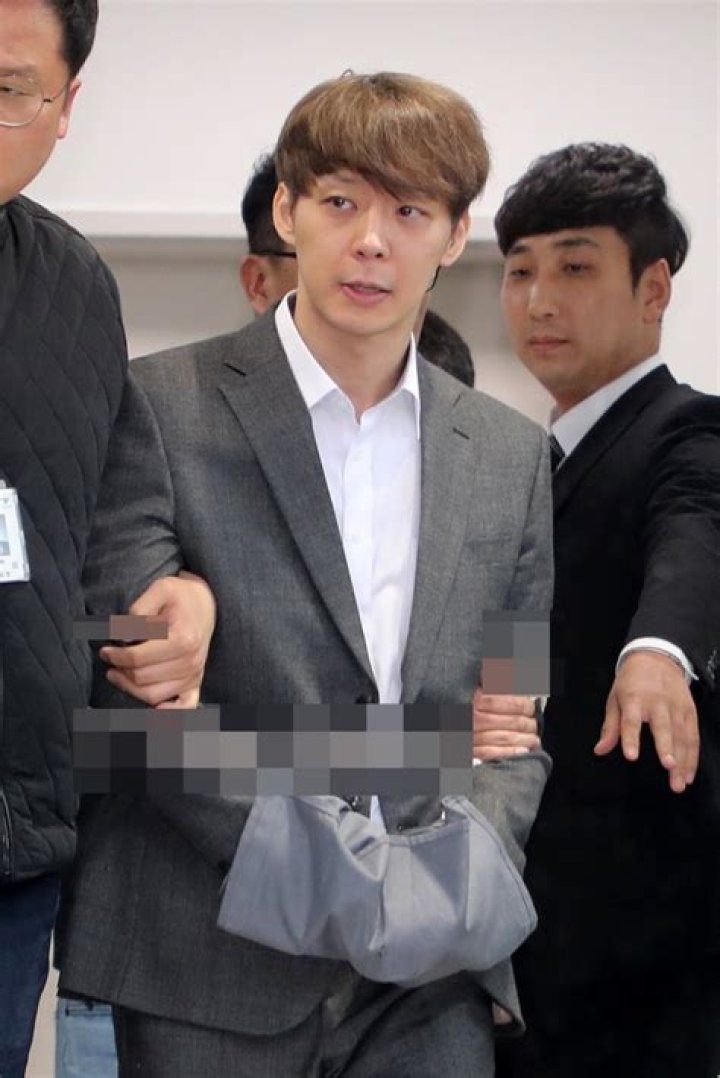 Park Yoochun Faces Disputes of Having a Double Contract ·