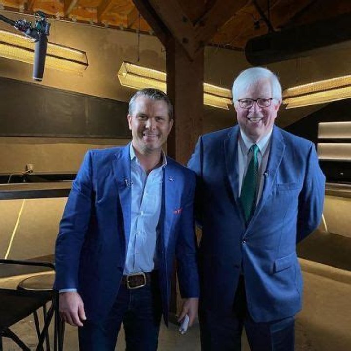 Pete Hegseth- Bio, Wiki, Age, Girlfriend, Weight, Height, Net Worth, Career ·