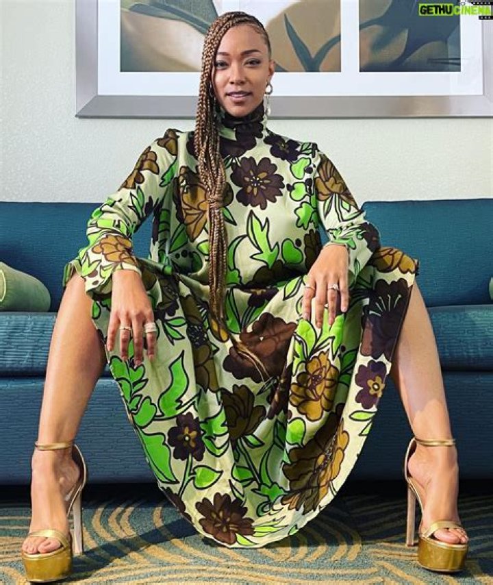 Sonequa Martin-Green - Bio, Age, Wiki, Facts and Family ·