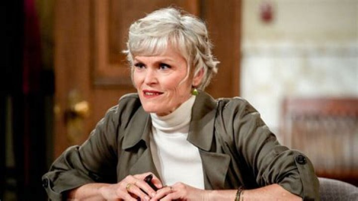 Stephnie Weir Net Worth | BlogPaper