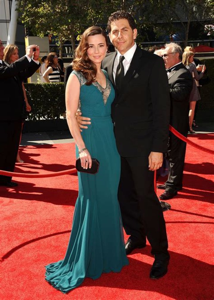 Unveiling The World Of "Linda Cardellini Husband": Discoveries And Insights