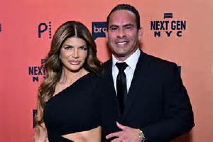 What We Know About Dina Manzo's Husband Dave Cantin ·