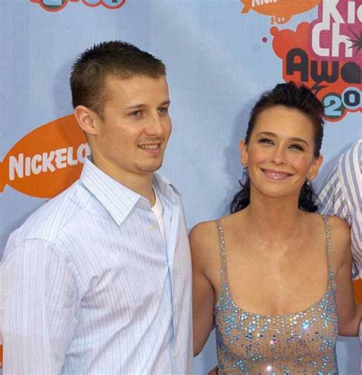 Who Is Will Estes Married To?